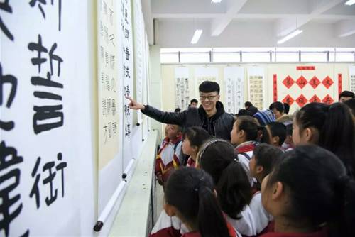 http://tuanwei.sdca.edu.cn/__local/4/14/1D/EACBC3BA3C64C94EB9EF7F0D28D_A3384FFD_35FC3.jpg