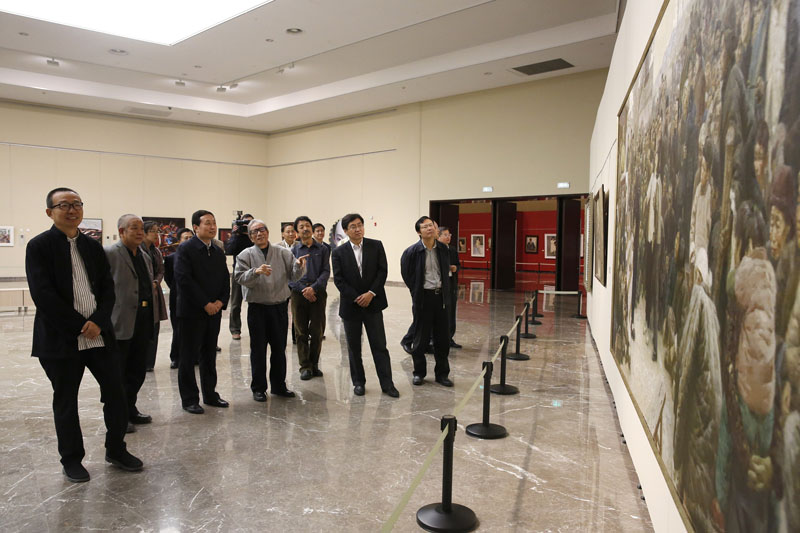 山东省领导参观张洪祥师生油画展