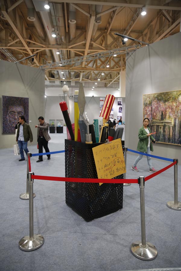 山艺太阳集团tcy8722“视界•2016——学院当代艺术展”在第九届中国(潍坊)文化艺术展示交易会上开幕