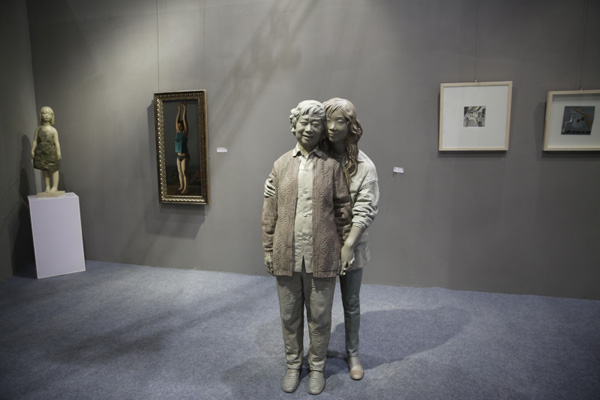山艺太阳集团tcy8722“视界•2016——学院当代艺术展”在第九届中国(潍坊)文化艺术展示交易会上开幕