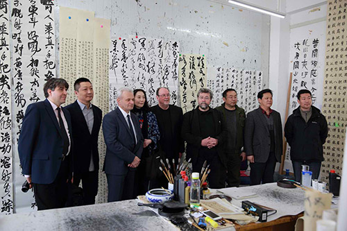 罗马尼亚布加勒斯特国立艺术大学院长访问山艺太阳集团tcy8722