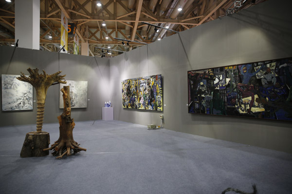 山艺太阳集团tcy8722“视界•2016——学院当代艺术展”在第九届中国(潍坊)文化艺术展示交易会上开幕