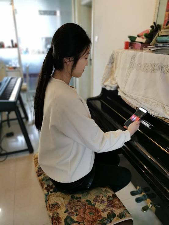 19绘5李俊仪